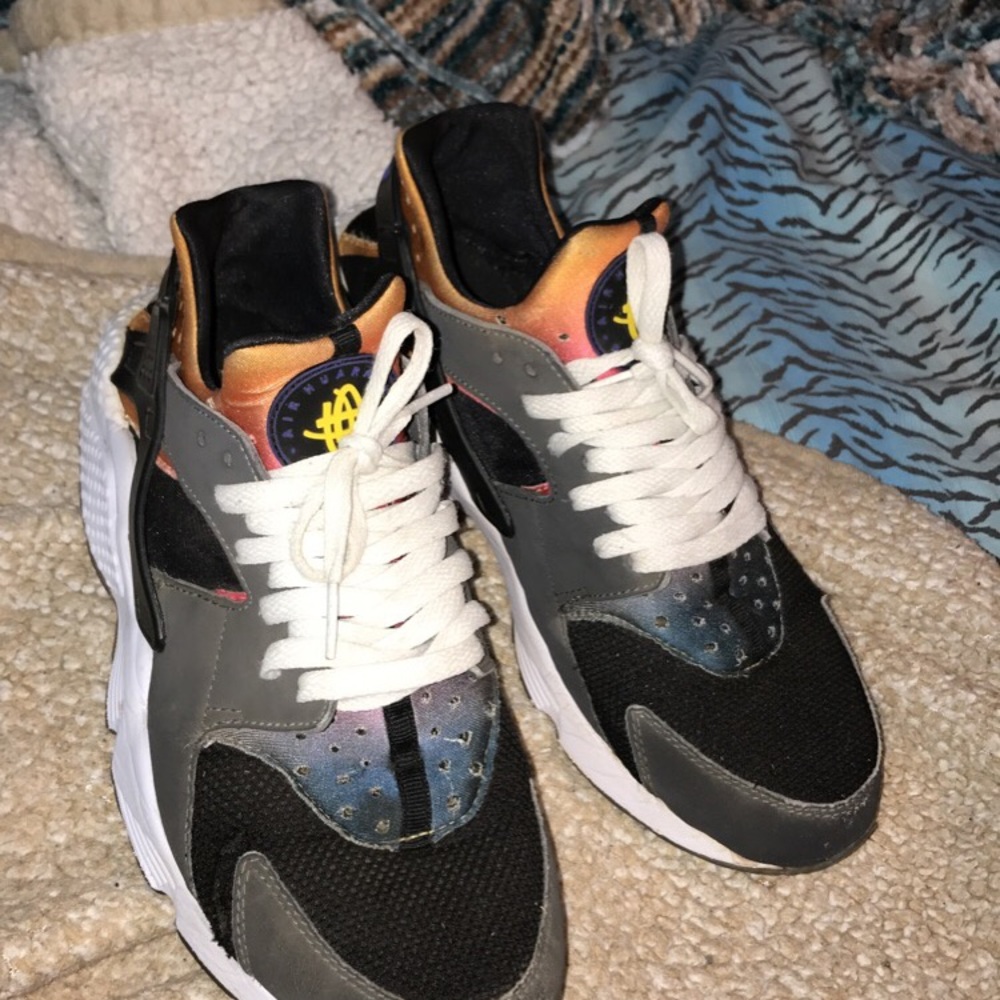Shoes - Picture 4 of 8